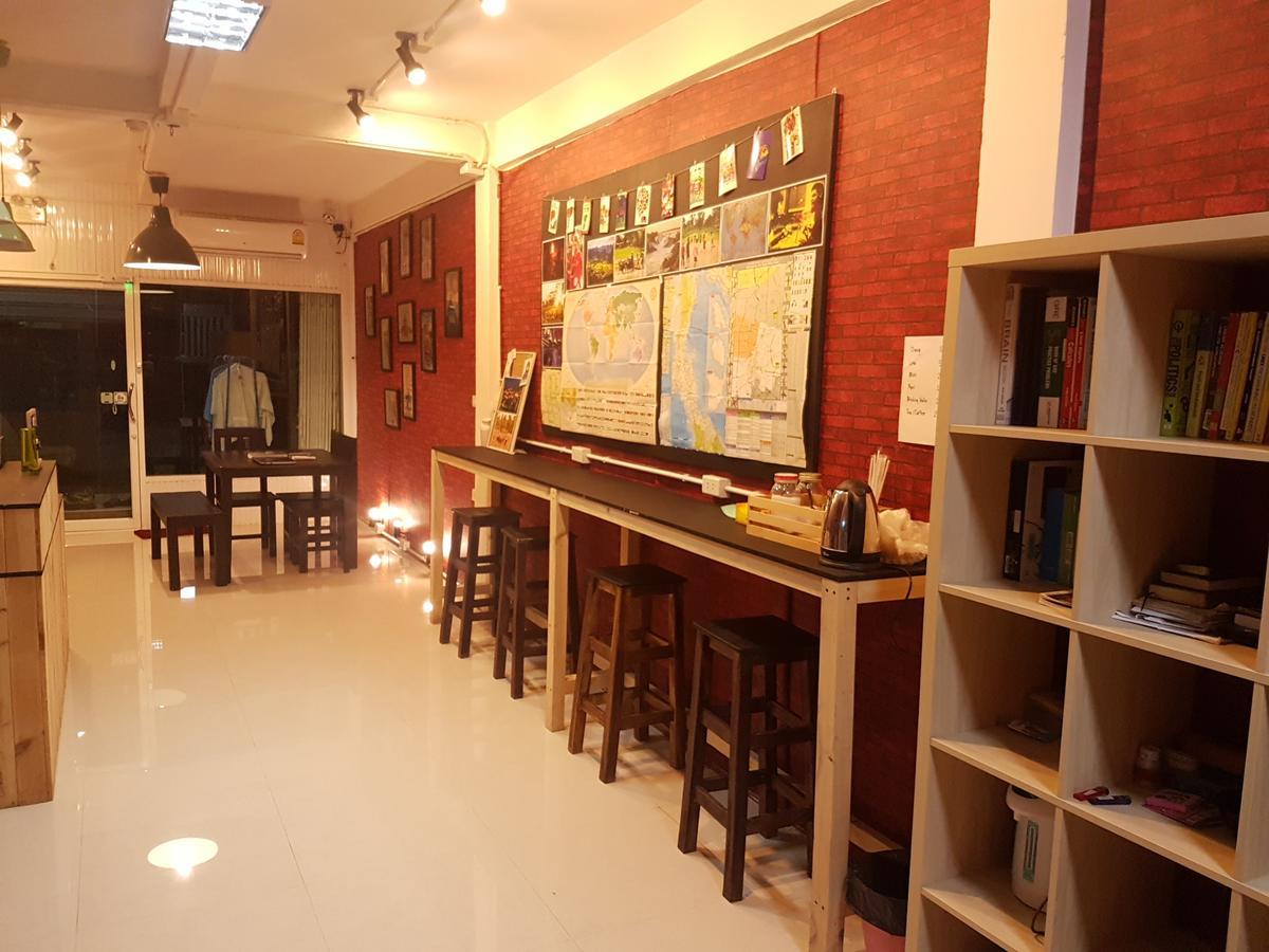 Mana Hostel Bangkok Bagian luar foto