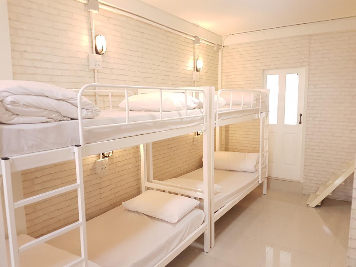 Mana Hostel Bangkok Bagian luar foto