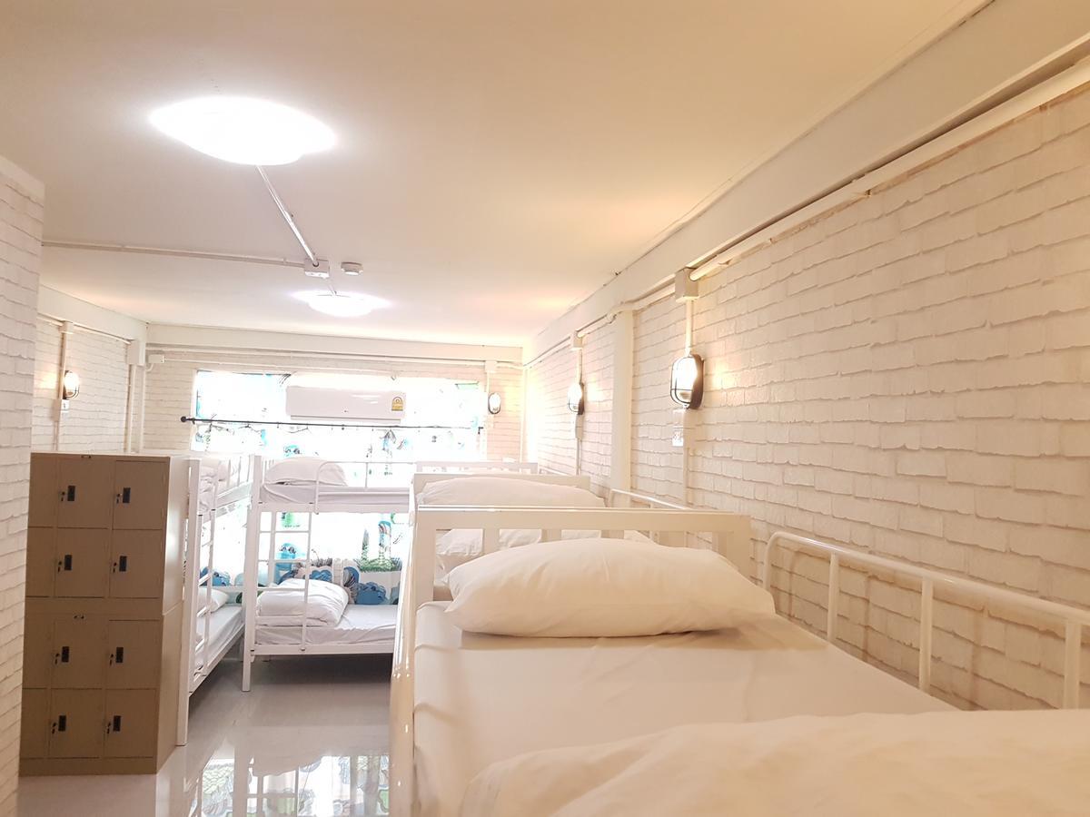 Mana Hostel Bangkok Bagian luar foto
