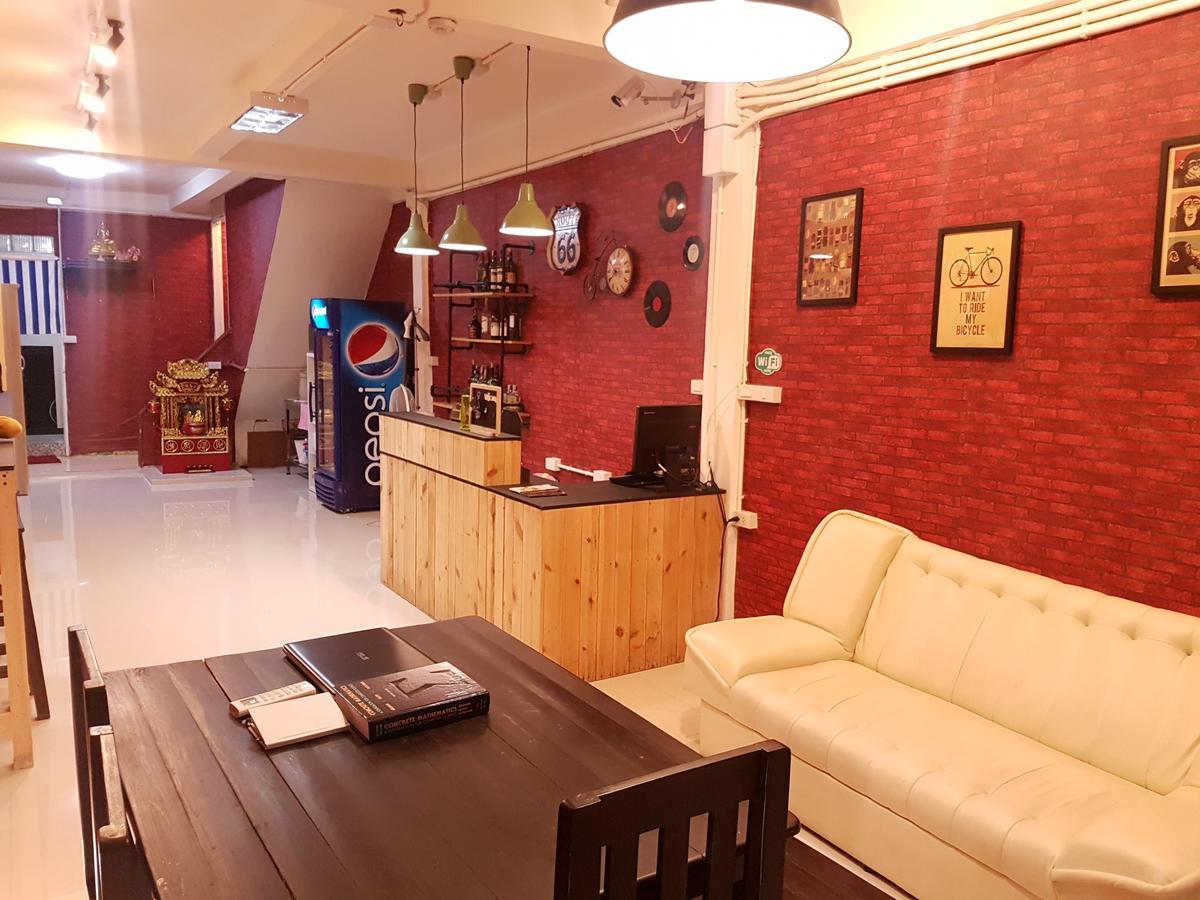 Mana Hostel Bangkok Bagian luar foto
