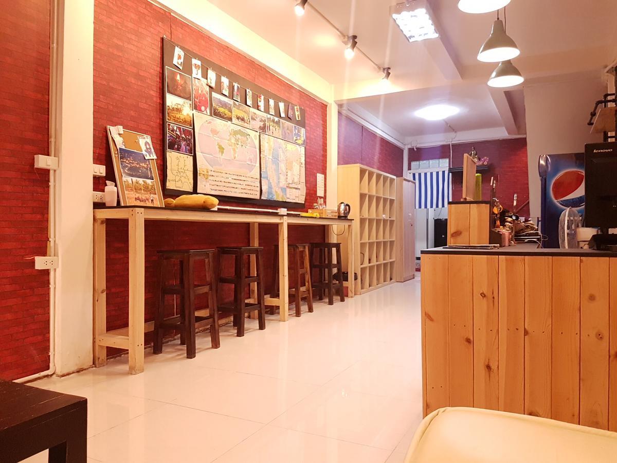 Mana Hostel Bangkok Bagian luar foto