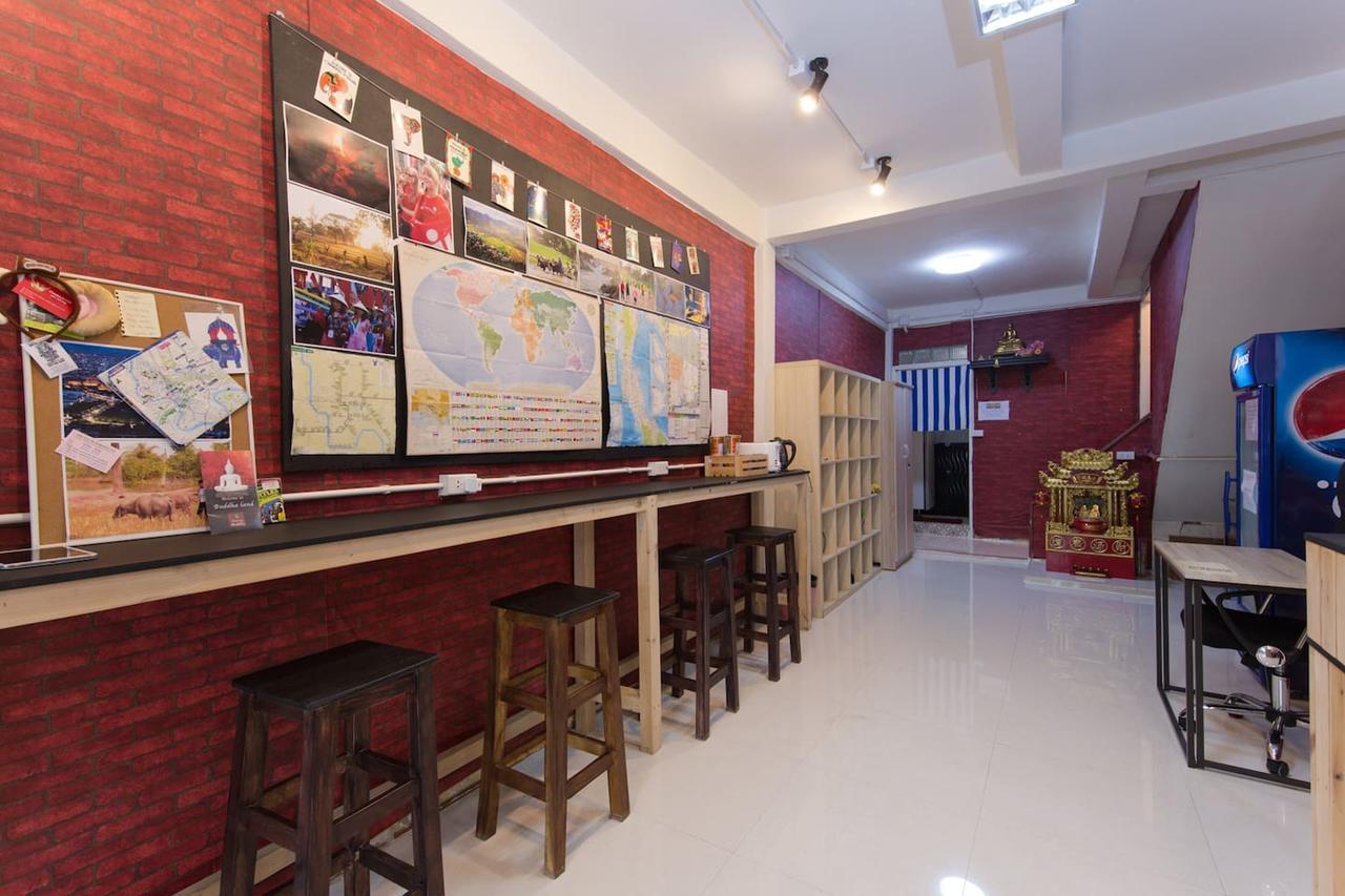 Mana Hostel Bangkok Bagian luar foto