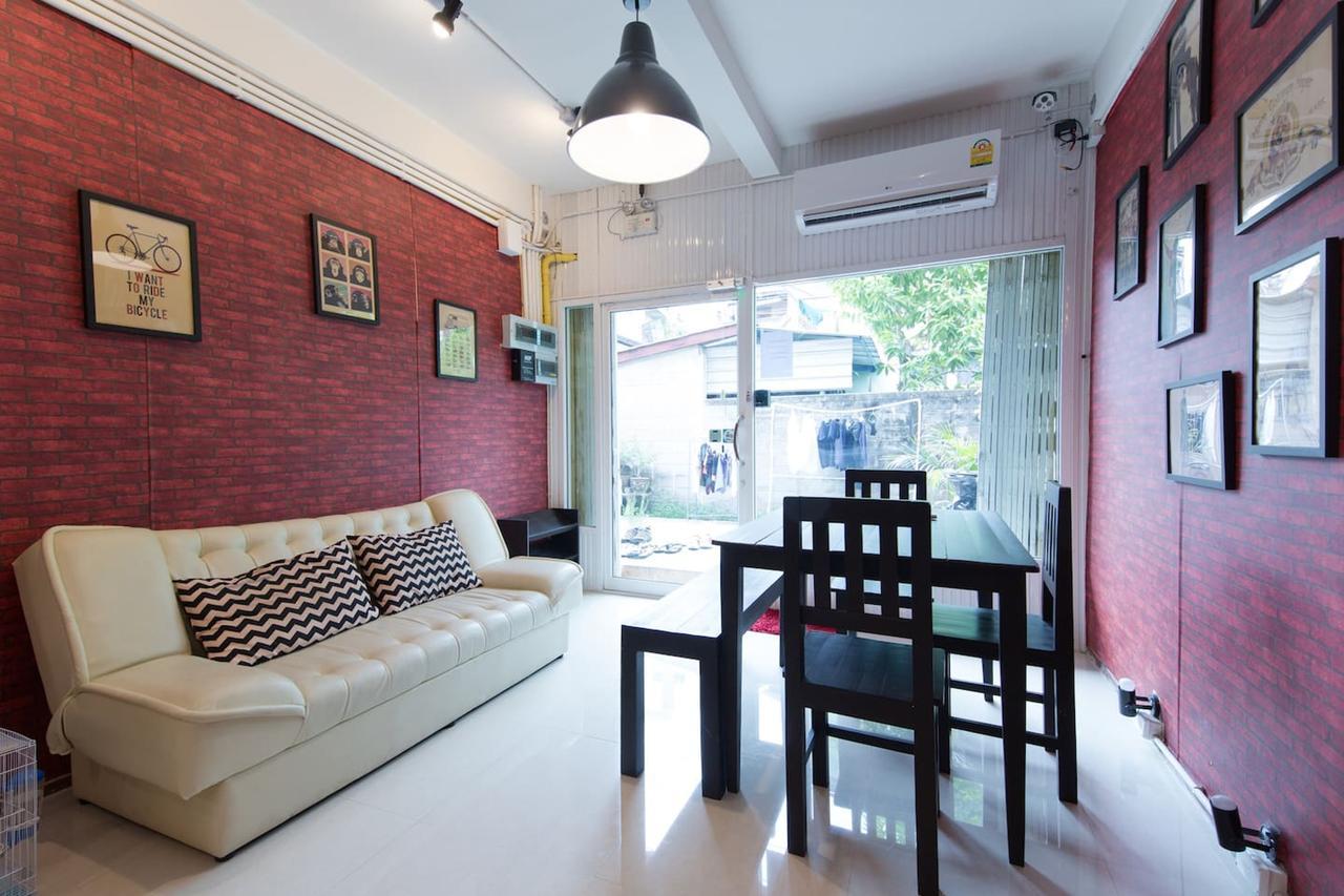 Mana Hostel Bangkok Bagian luar foto