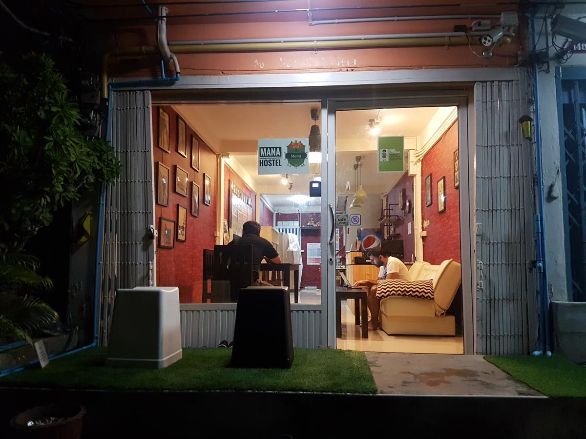 Mana Hostel Bangkok Bagian luar foto