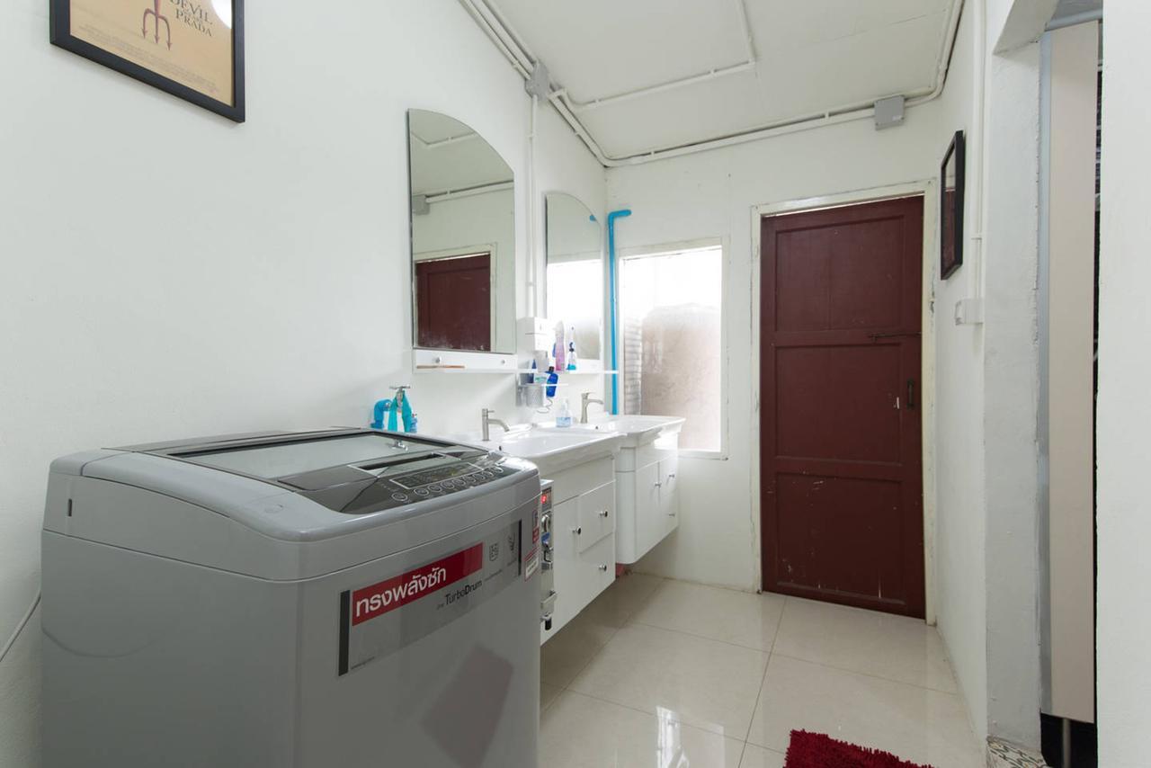 Mana Hostel Bangkok Bagian luar foto