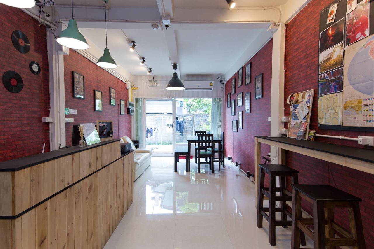 Mana Hostel Bangkok Bagian luar foto