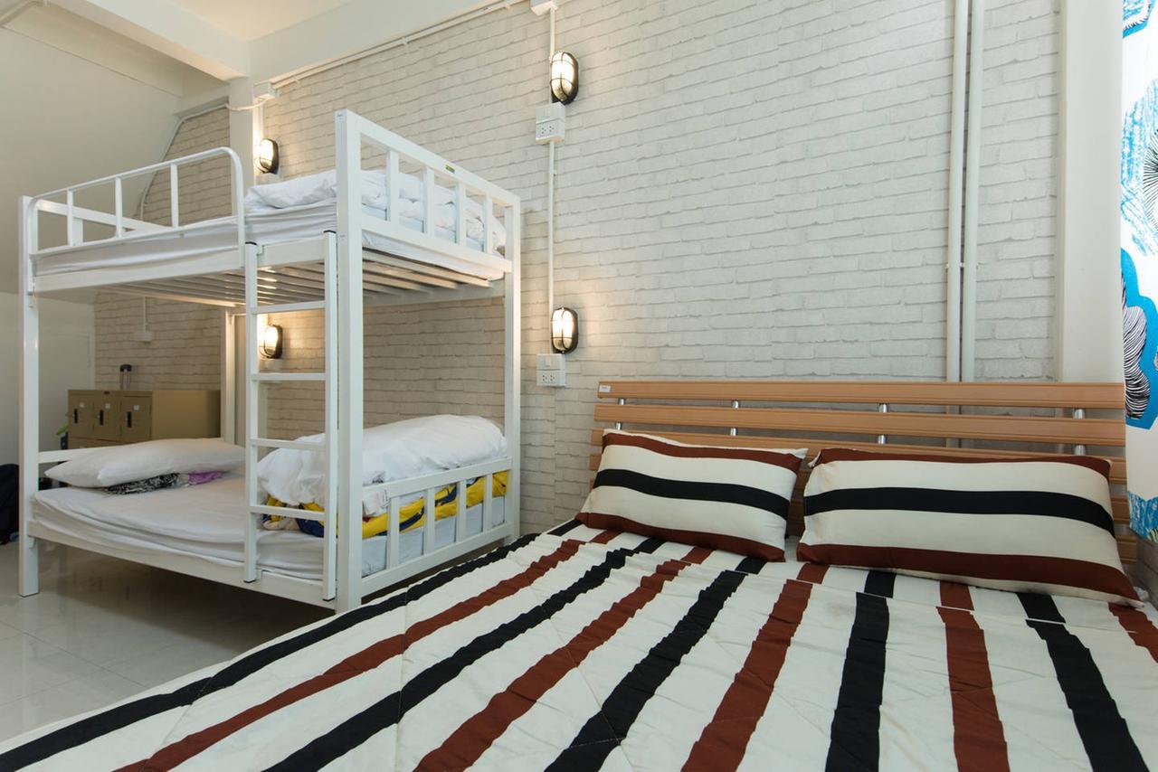 Mana Hostel Bangkok Bagian luar foto