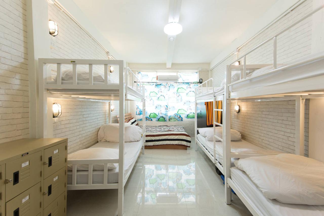 Mana Hostel Bangkok Bagian luar foto